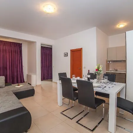 Mario Migros アパート マカルスカ