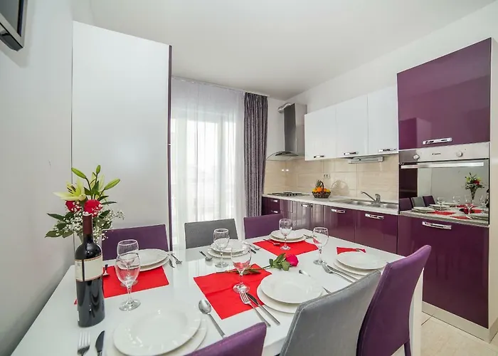 Mario Migros Макарска